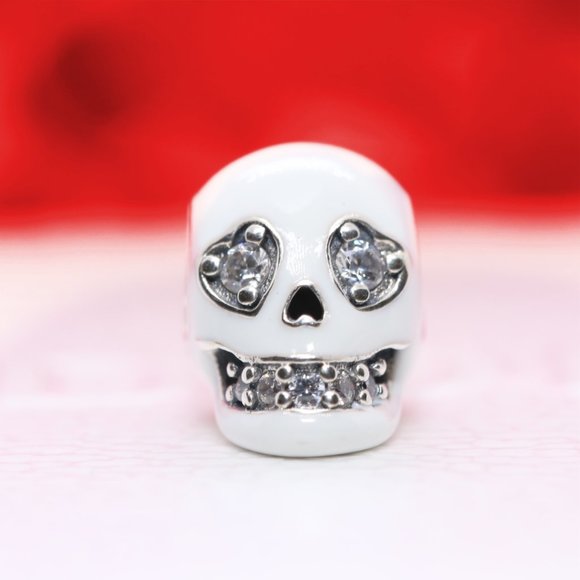 Pandora Glow-in-the-dark Sparkling Skull Charm 792811C01 - Picture 1 of 2